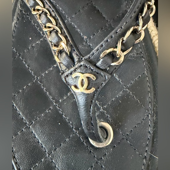 Chanel Black Leather CC Thong Espadrille Sandals with Gold Chain Detail - Picture 10 of 12